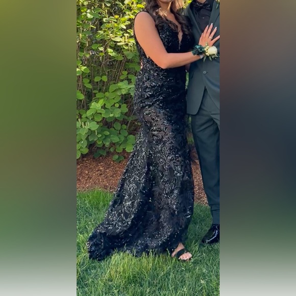 🌿 AMARRA Prom dress. Fits sizes 2-10. Worn once. - Picture 9 of 12